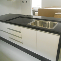 Bancada de ilha em Granito Marrom Café